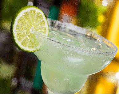 Margarita glass with a lemon slice